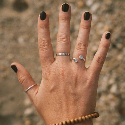 Split Band Ring — Large Stone